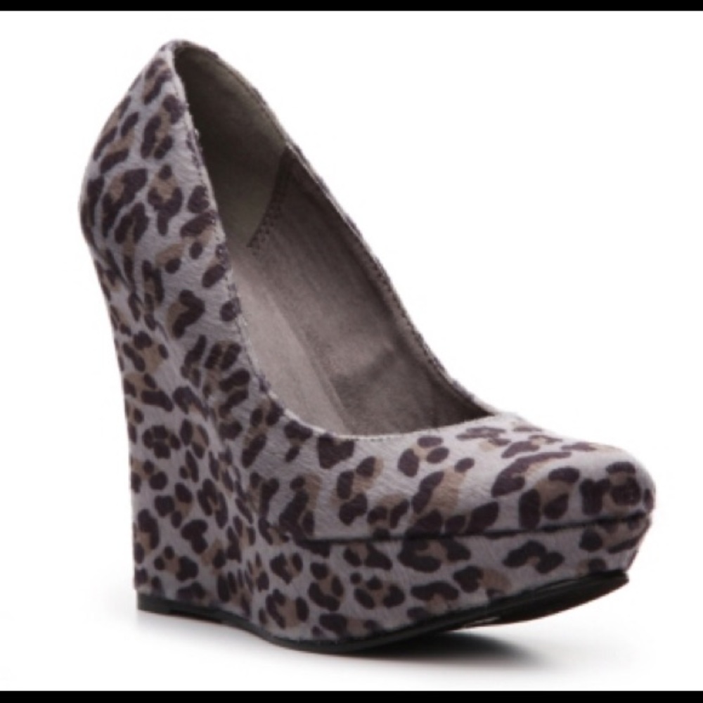 Gray leopard platforms